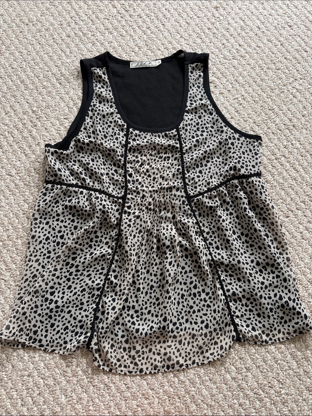 Chloe K Beige and Black Leopard-Print Sleeveless Tank